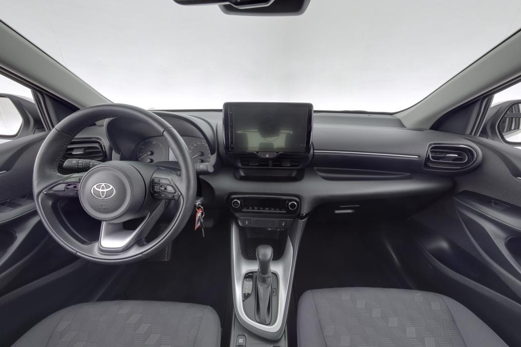 TOYOTA Yaris 2025