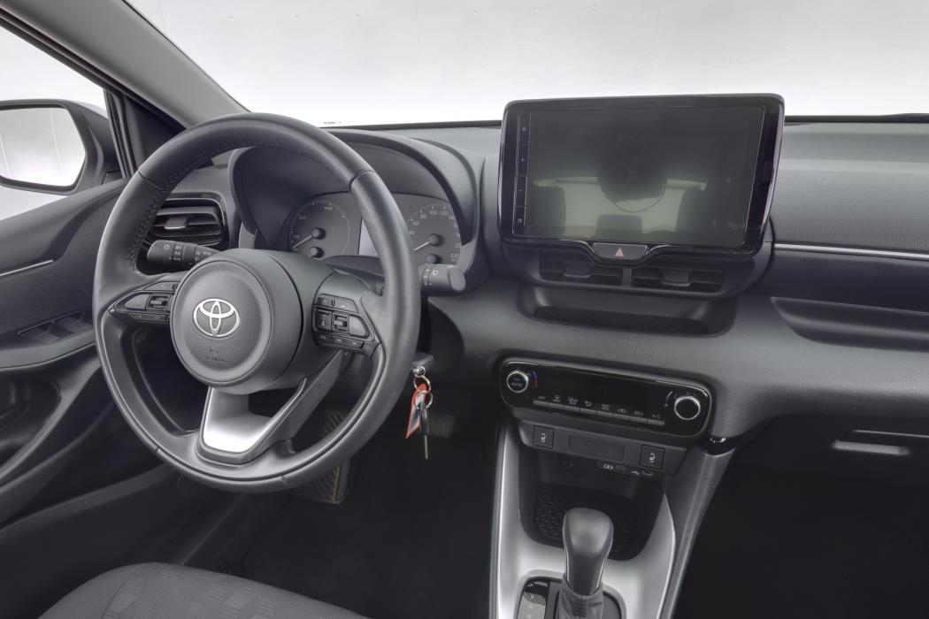 TOYOTA Yaris 2025