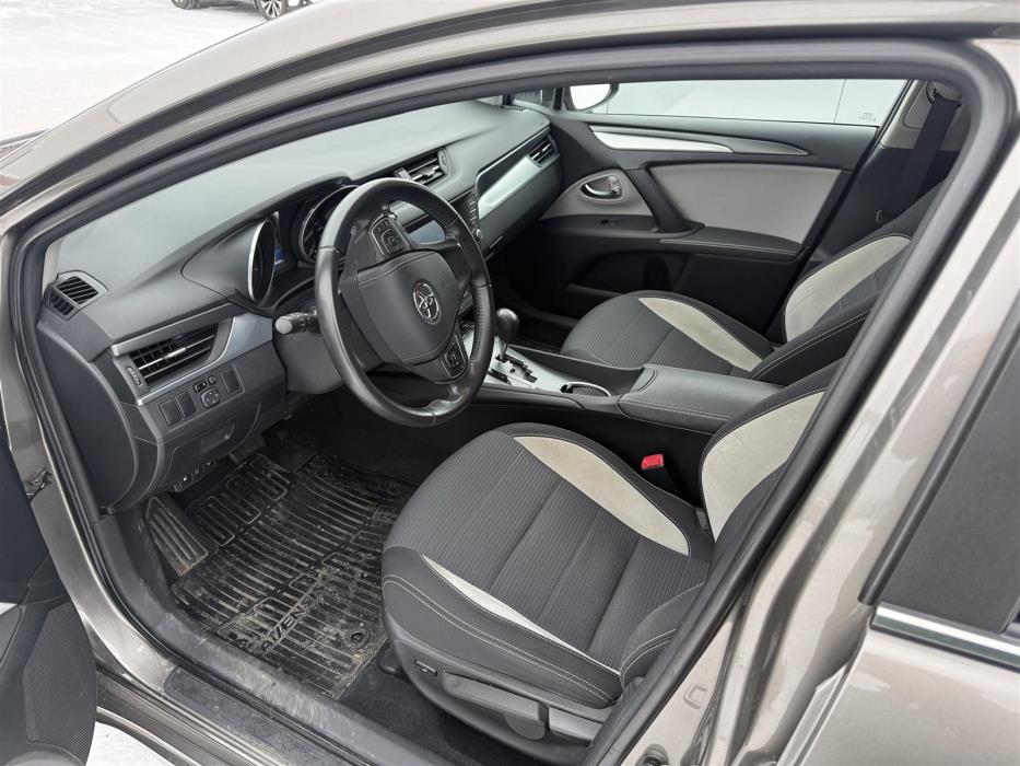 TOYOTA Avensis 2017