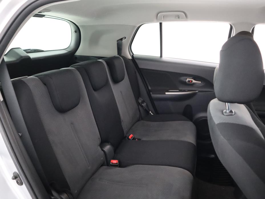 TOYOTA URBAN CRUISER 2012