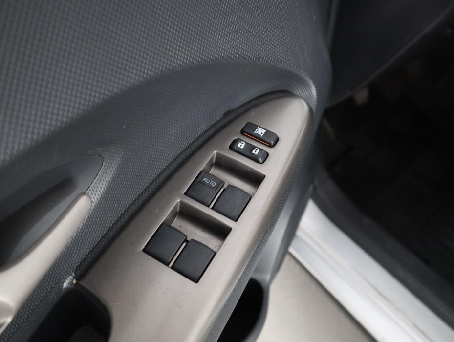 TOYOTA URBAN CRUISER 2012