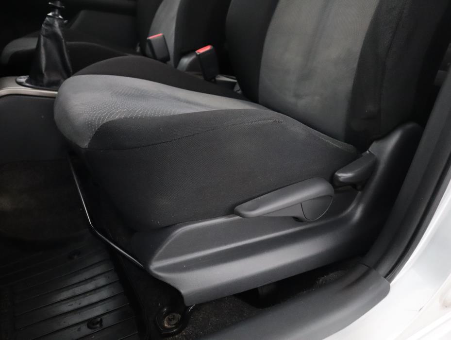 TOYOTA URBAN CRUISER 2012