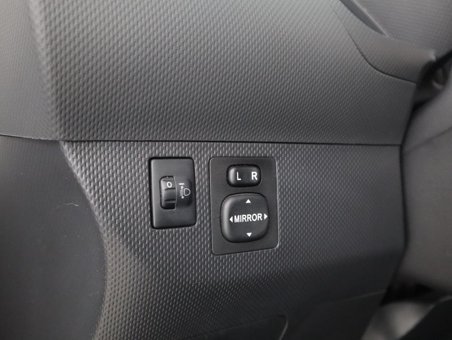 TOYOTA URBAN CRUISER 2012