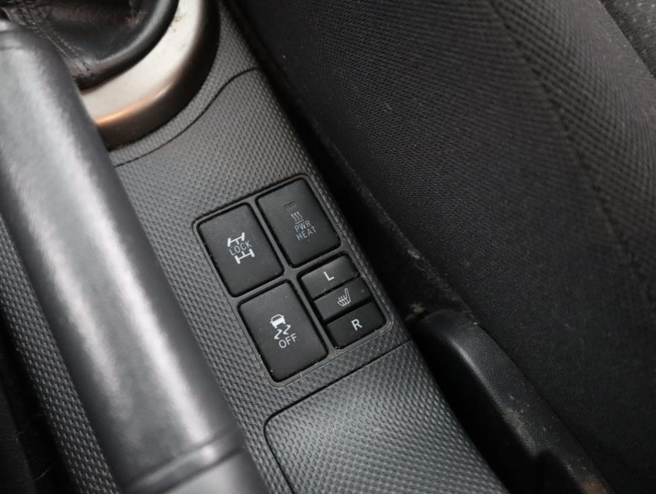 TOYOTA URBAN CRUISER 2012