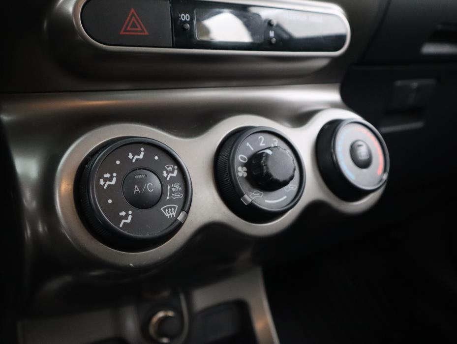 TOYOTA URBAN CRUISER 2012