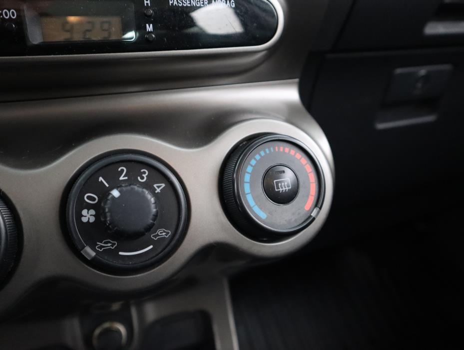 TOYOTA URBAN CRUISER 2012