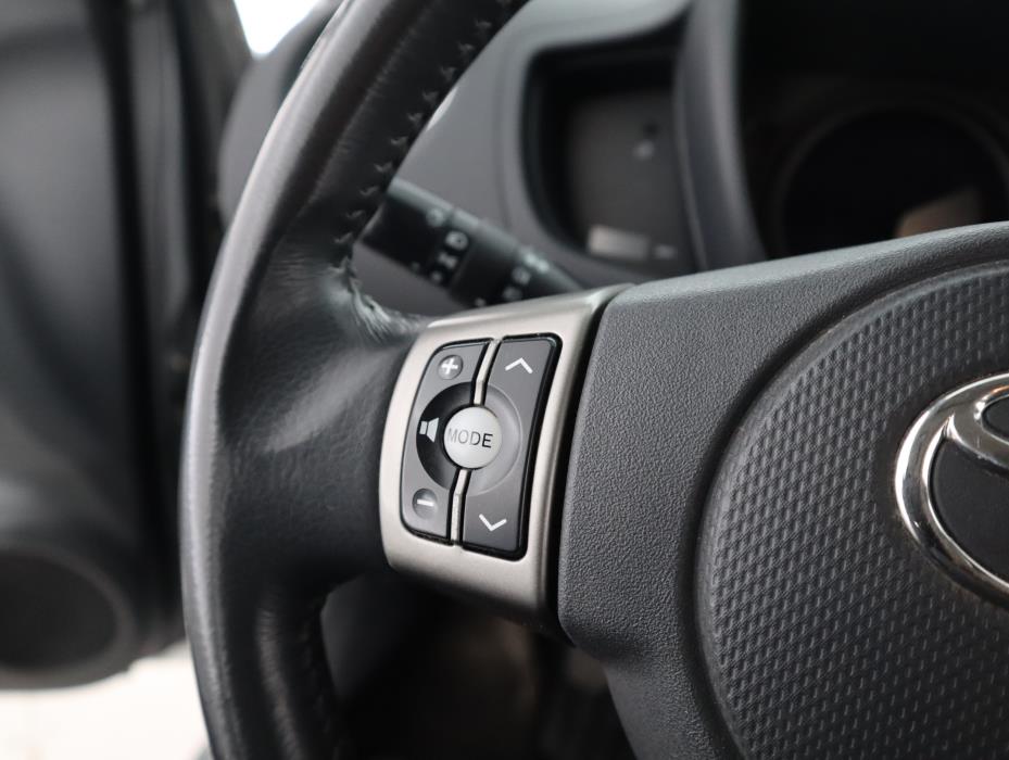 TOYOTA URBAN CRUISER 2012