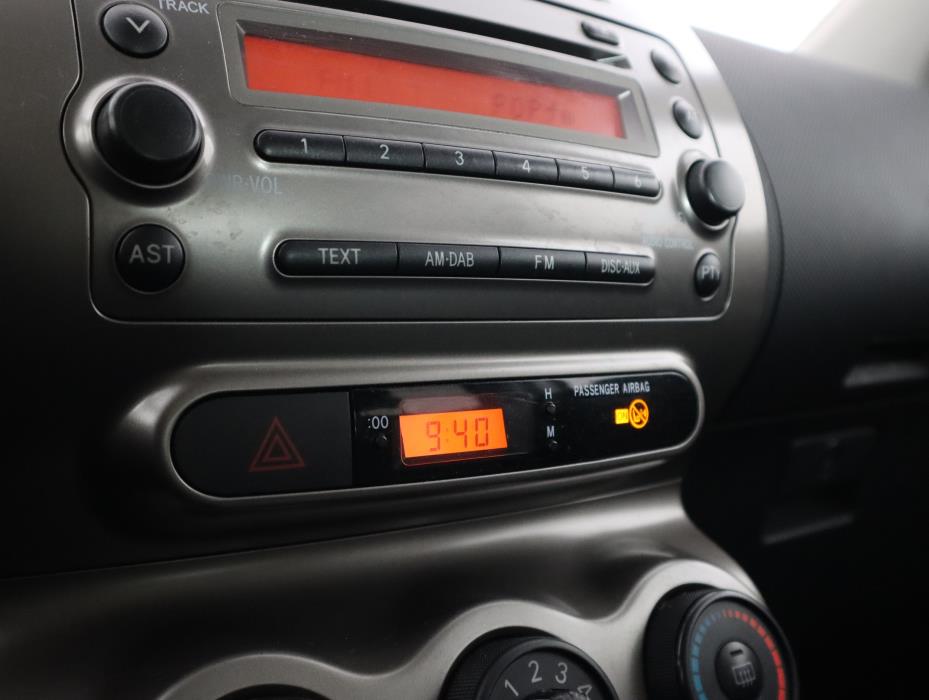 TOYOTA URBAN CRUISER 2012