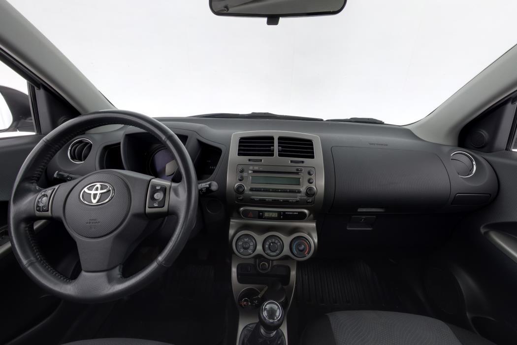 TOYOTA URBAN CRUISER 2012