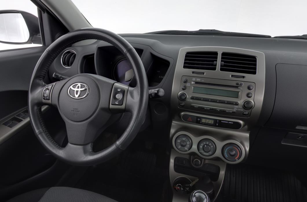 TOYOTA URBAN CRUISER 2012