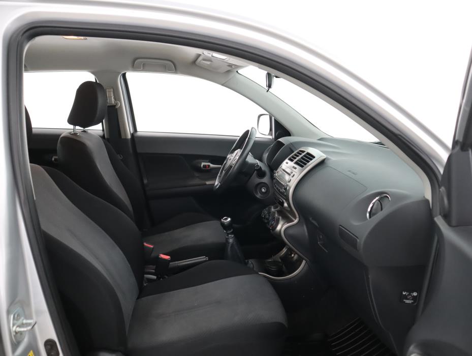 TOYOTA URBAN CRUISER 2012