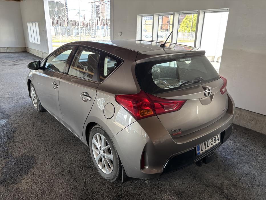 TOYOTA Auris 2014