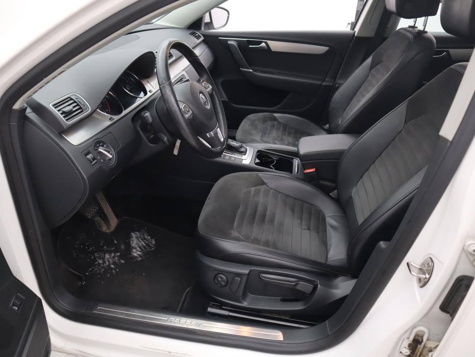 VOLKSWAGEN Passat 2013