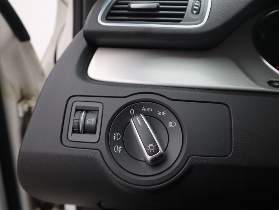 VOLKSWAGEN Passat 2013