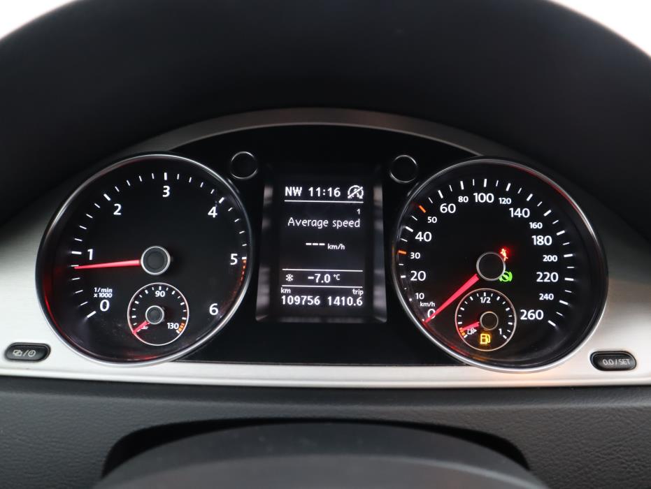 VOLKSWAGEN Passat 2013