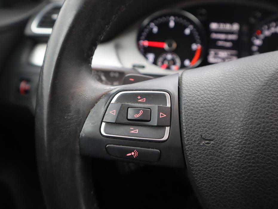 VOLKSWAGEN Passat 2013