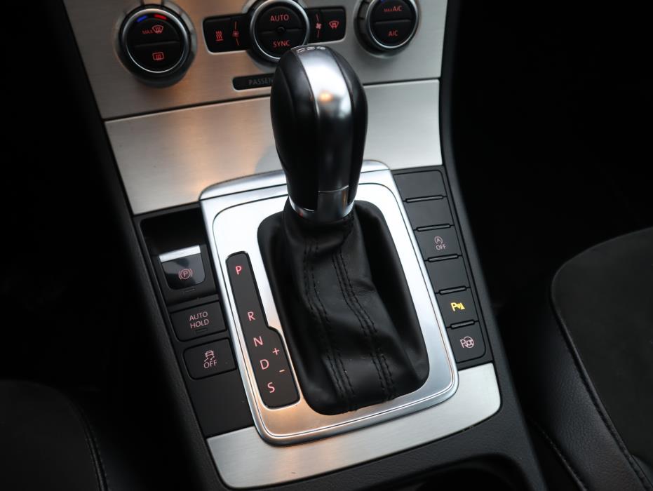 VOLKSWAGEN Passat 2013