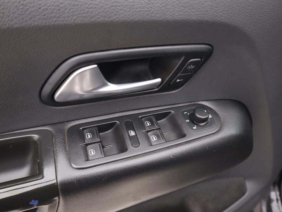 VOLKSWAGEN AMAROK 2015