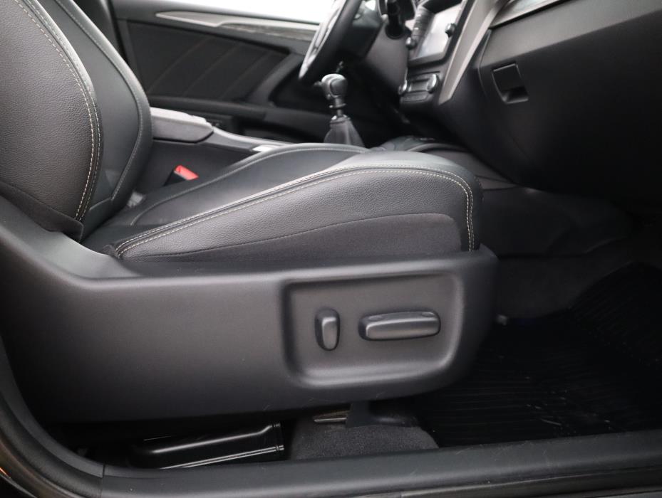 TOYOTA Avensis 2015