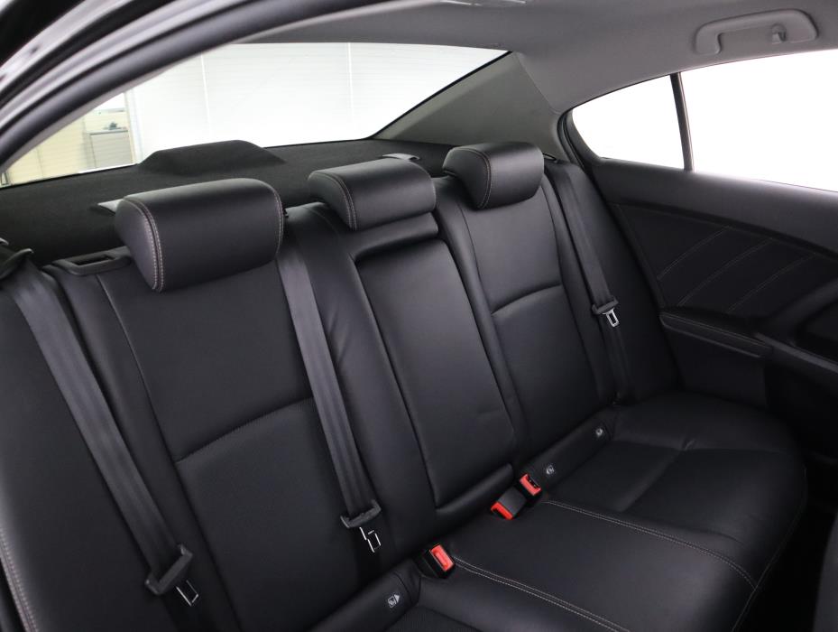 TOYOTA Avensis 2015