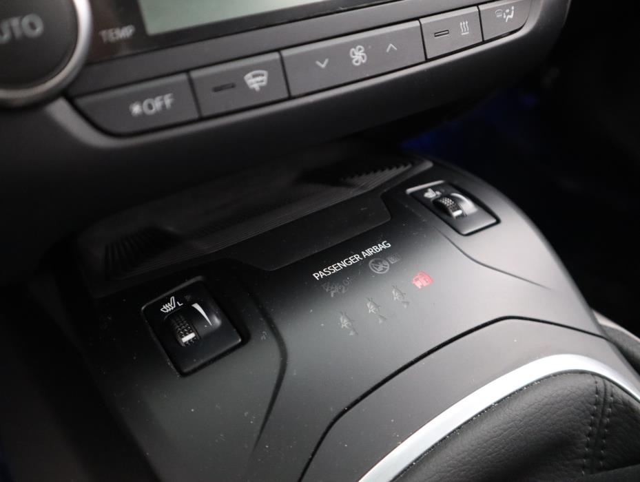 TOYOTA Avensis 2015