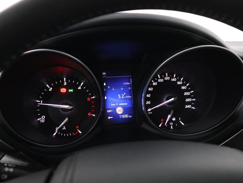 TOYOTA Avensis 2015