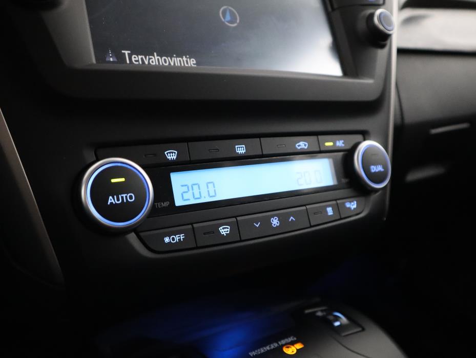 TOYOTA Avensis 2015