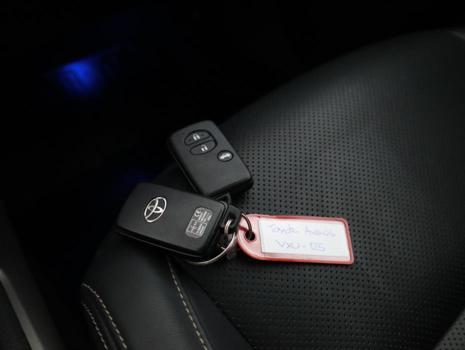 TOYOTA Avensis 2015