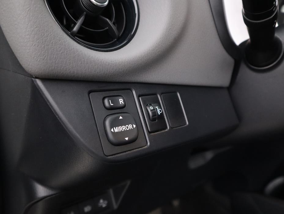TOYOTA Yaris 2018