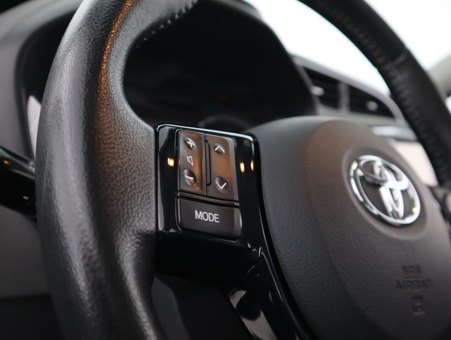 TOYOTA Yaris 2018