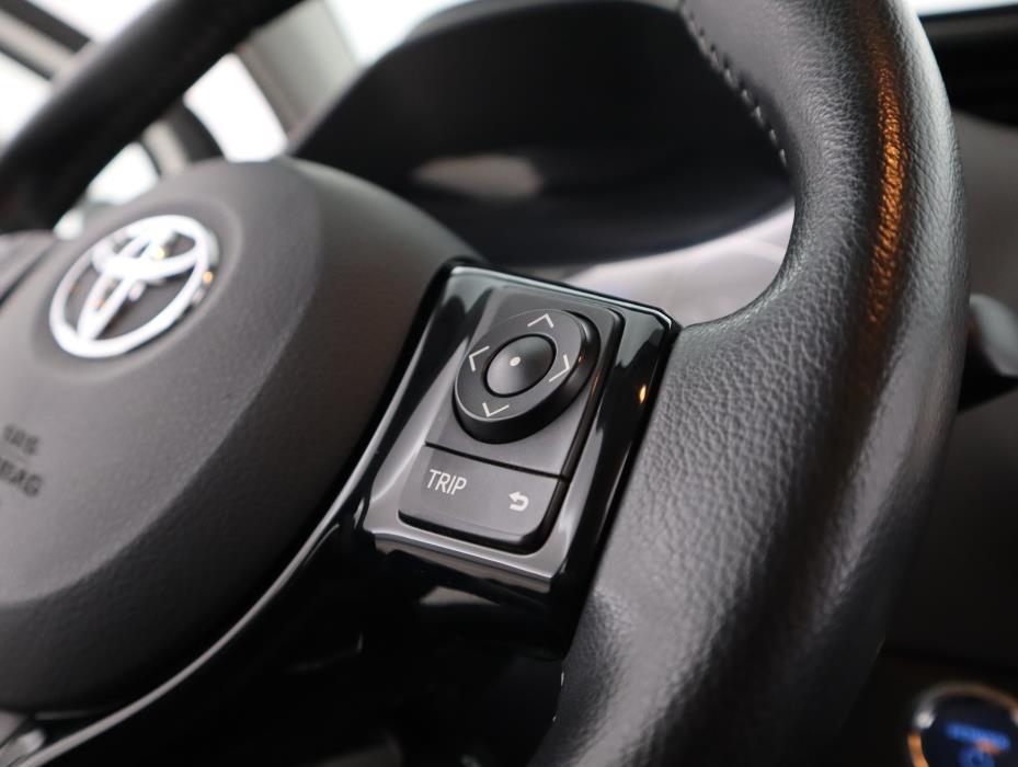 TOYOTA Yaris 2018