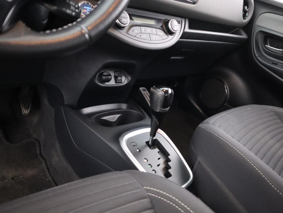 TOYOTA Yaris 2018