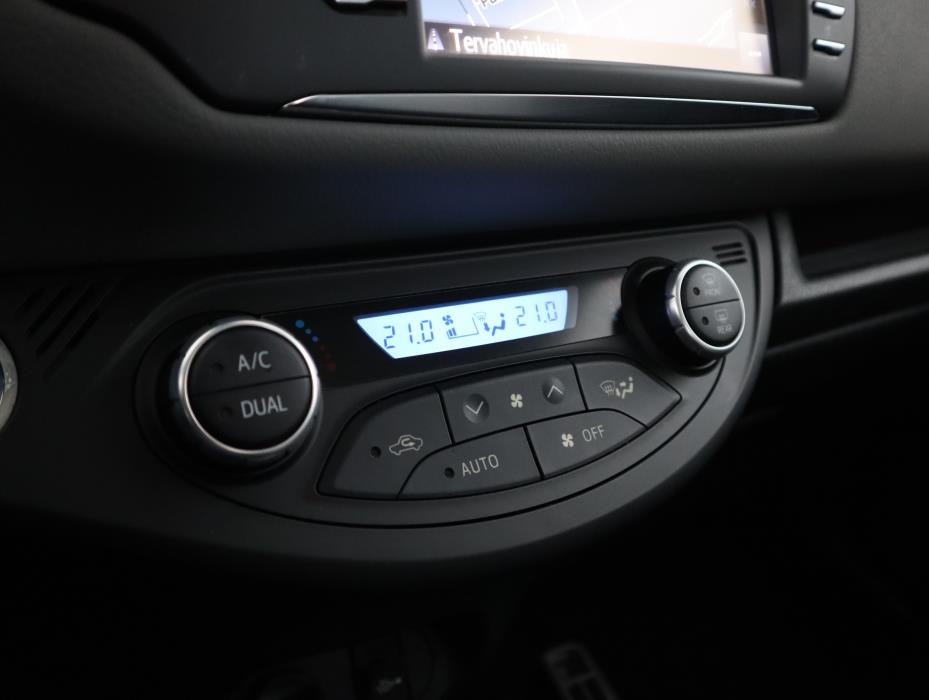TOYOTA Yaris 2018