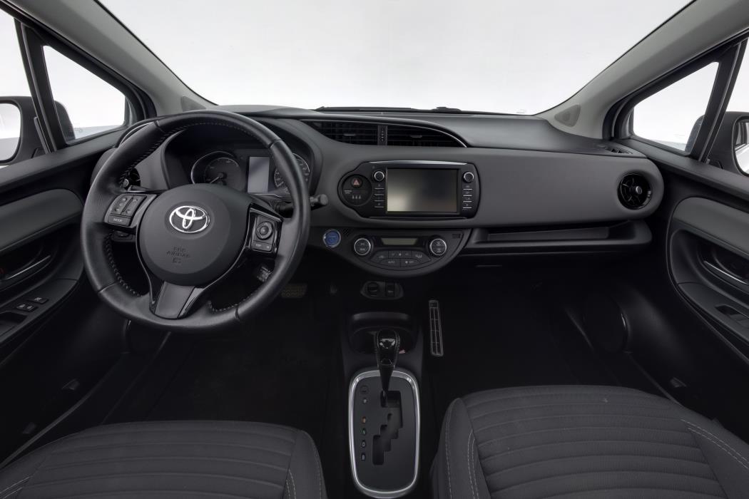 TOYOTA Yaris 2018