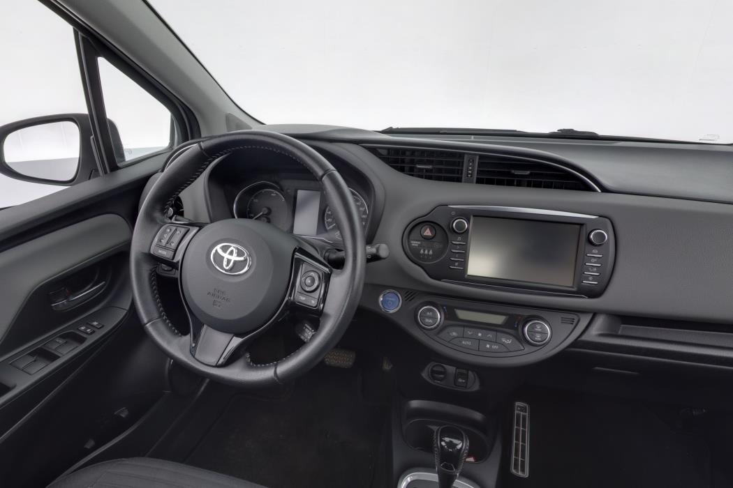TOYOTA Yaris 2018