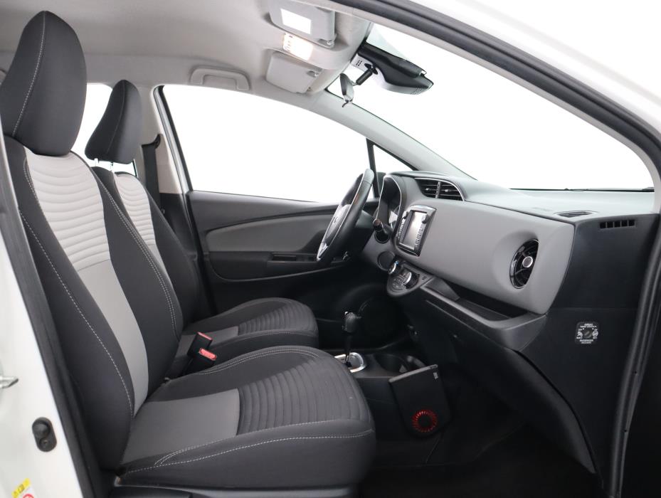 TOYOTA Yaris 2018