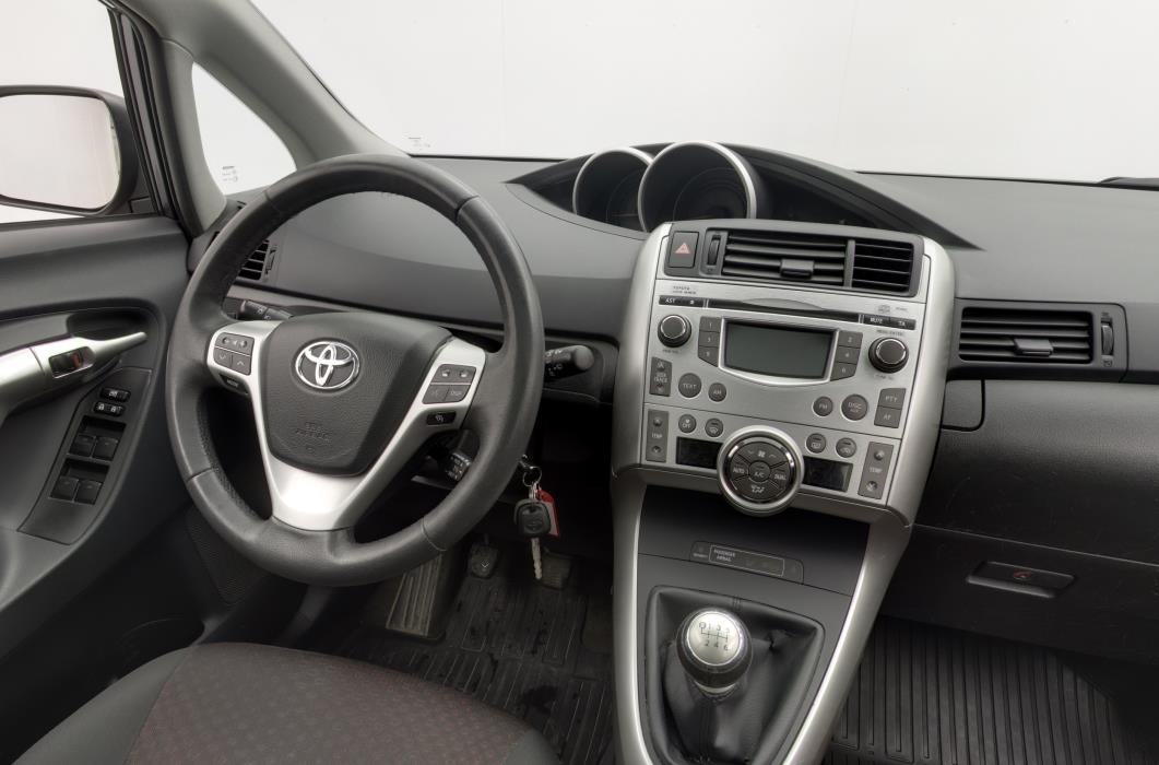 TOYOTA VERSO 2011