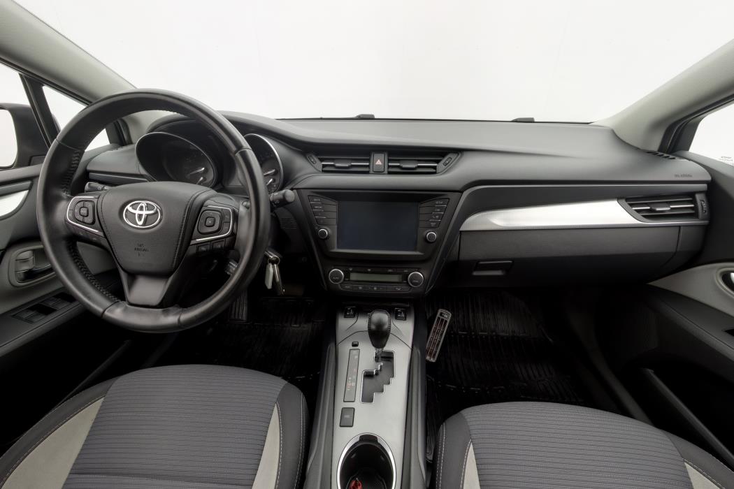 TOYOTA Avensis 2016