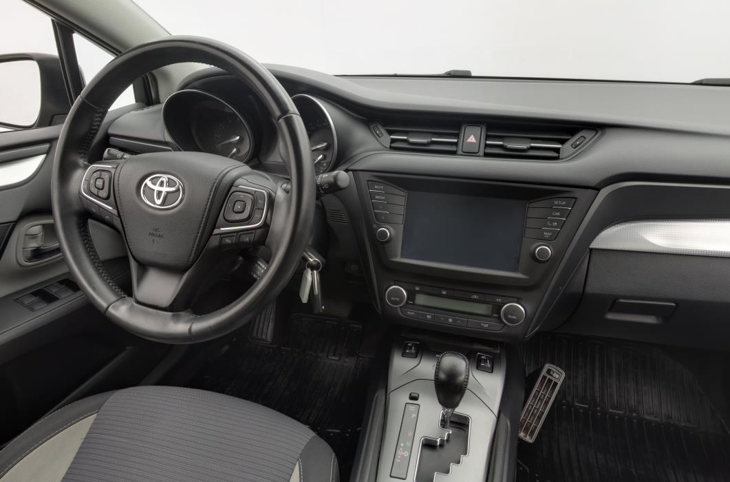 TOYOTA Avensis 2016