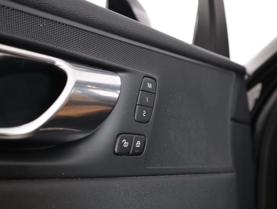 VOLVO XC60 2018