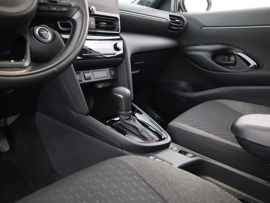 TOYOTA Yaris Cross 2025