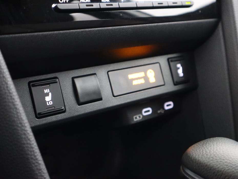 TOYOTA Yaris Cross 2025