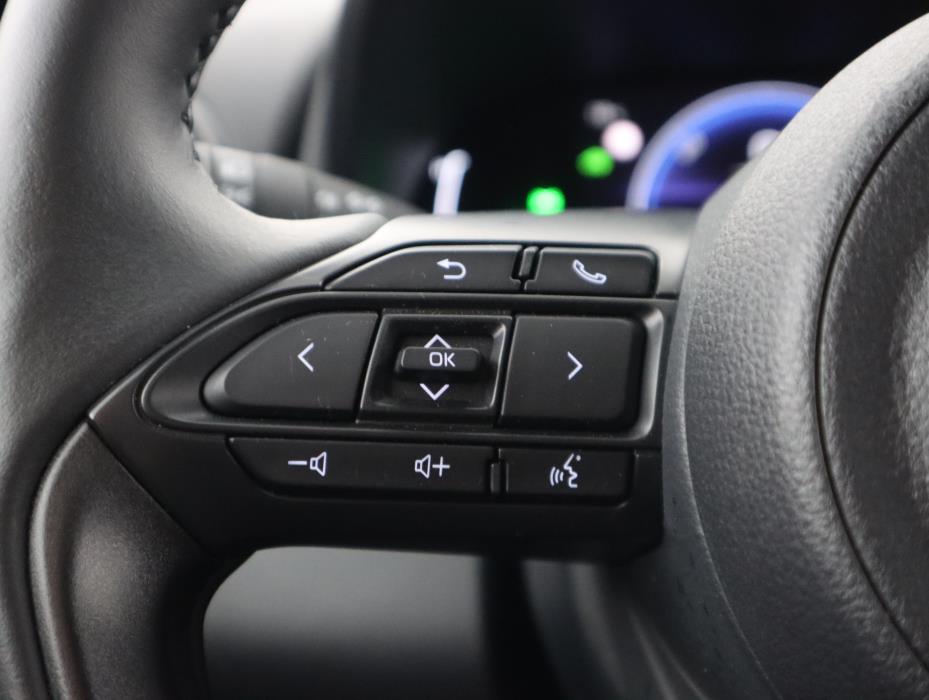 TOYOTA Yaris Cross 2025