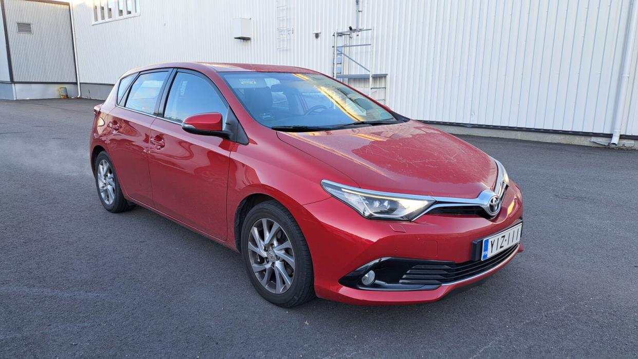 TOYOTA Auris 2015