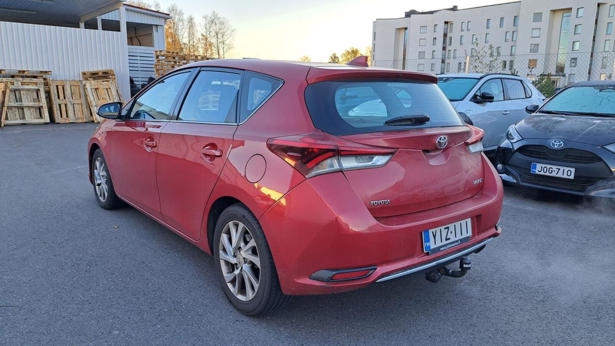 TOYOTA Auris 2015