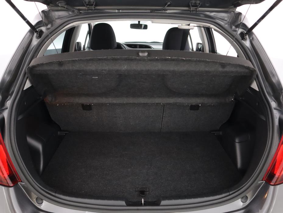 TOYOTA Yaris 2015