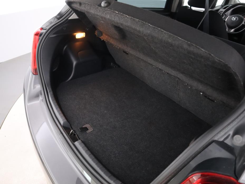 TOYOTA Yaris 2015