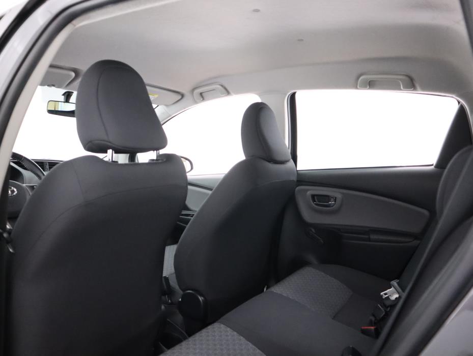 TOYOTA Yaris 2015