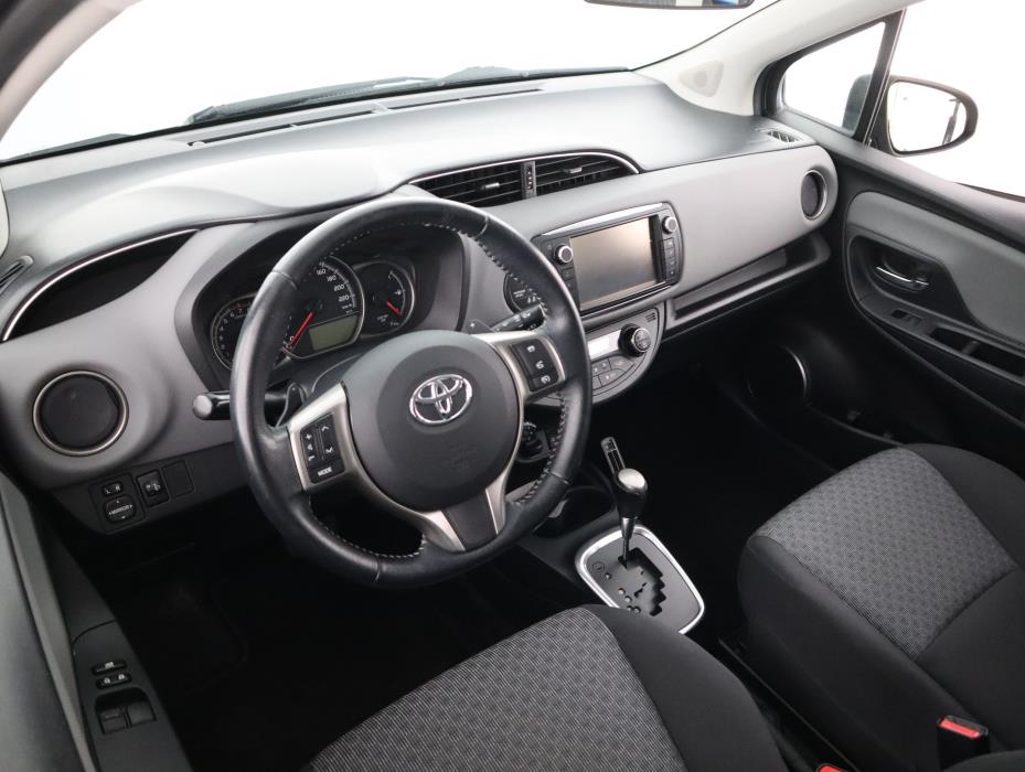TOYOTA Yaris 2015