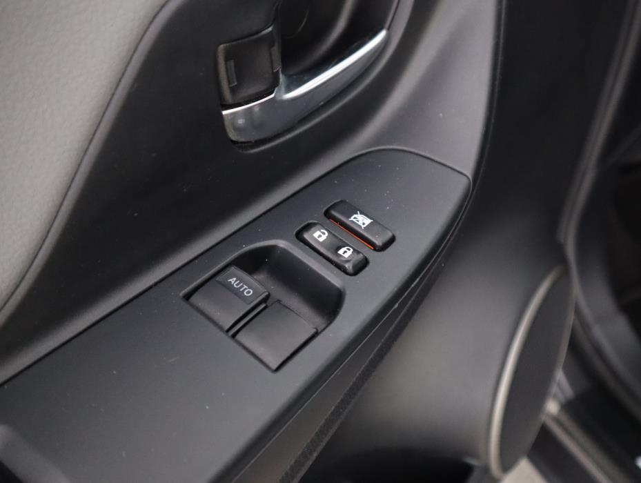 TOYOTA Yaris 2015
